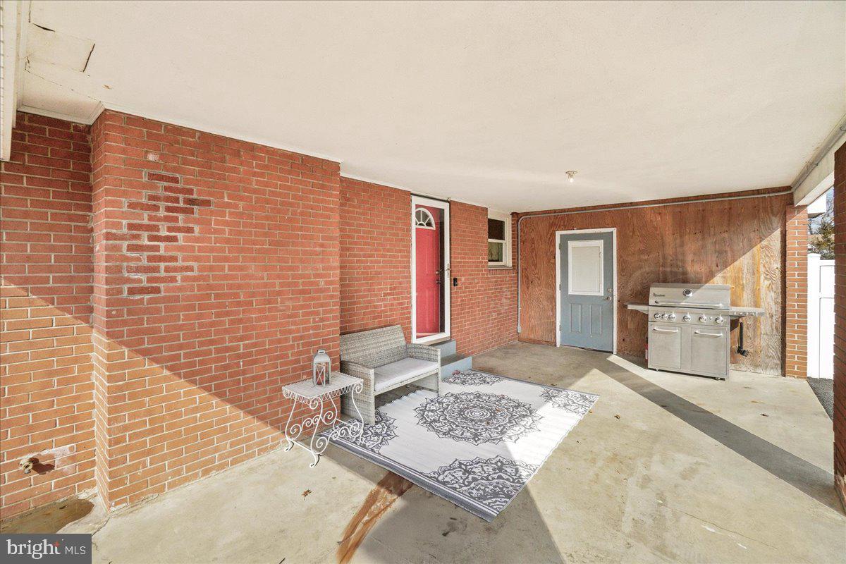 8120 CANTERBURY DRIVE