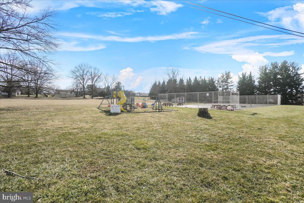 8120 CANTERBURY DRIVE