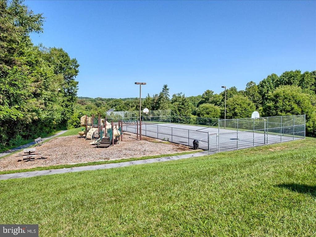 3073 LINDSEY COURT