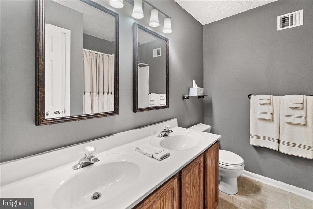 6241 DARLINGTON COURT