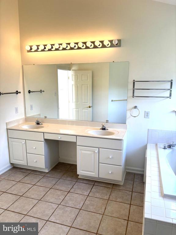 11117 INNSBROOK WAY