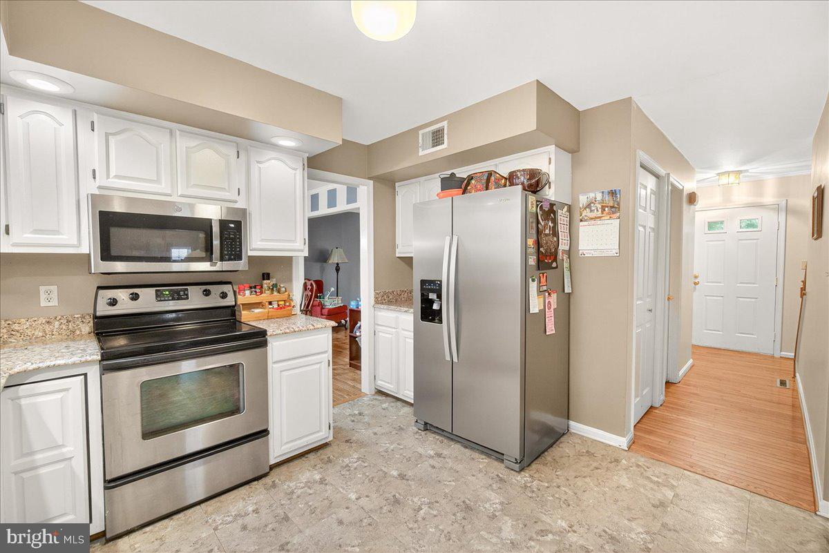 2703 MEADOWRIDGE COURT