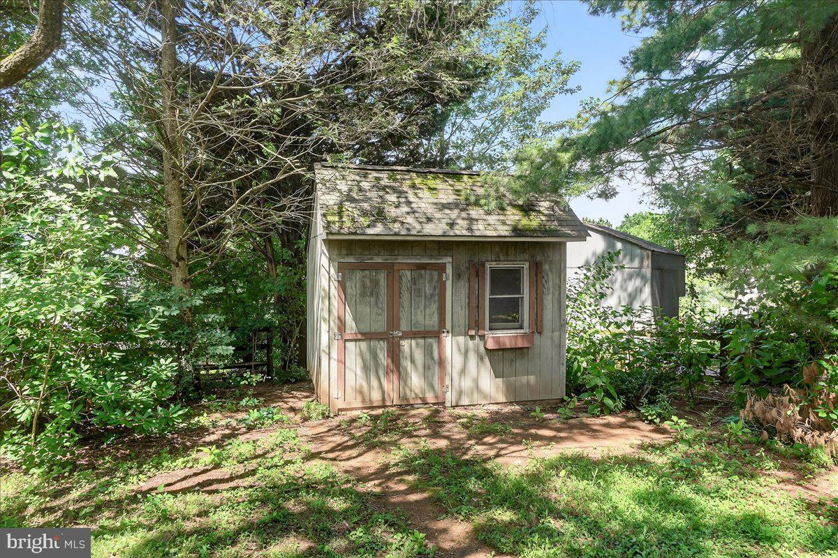 2703 MEADOWRIDGE COURT