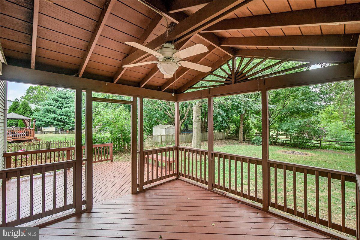 2703 MEADOWRIDGE COURT