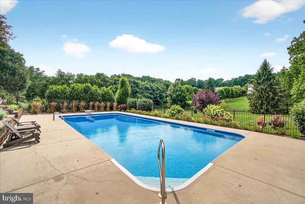 3005 AVERLEY ROAD