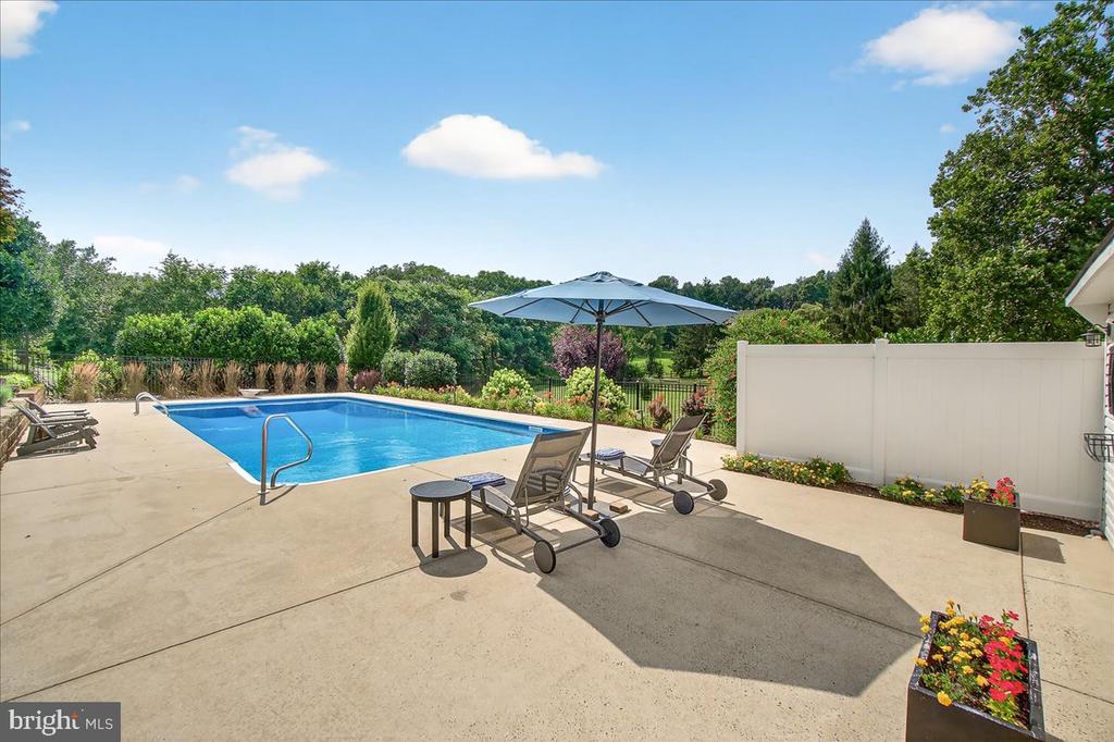 3005 AVERLEY ROAD
