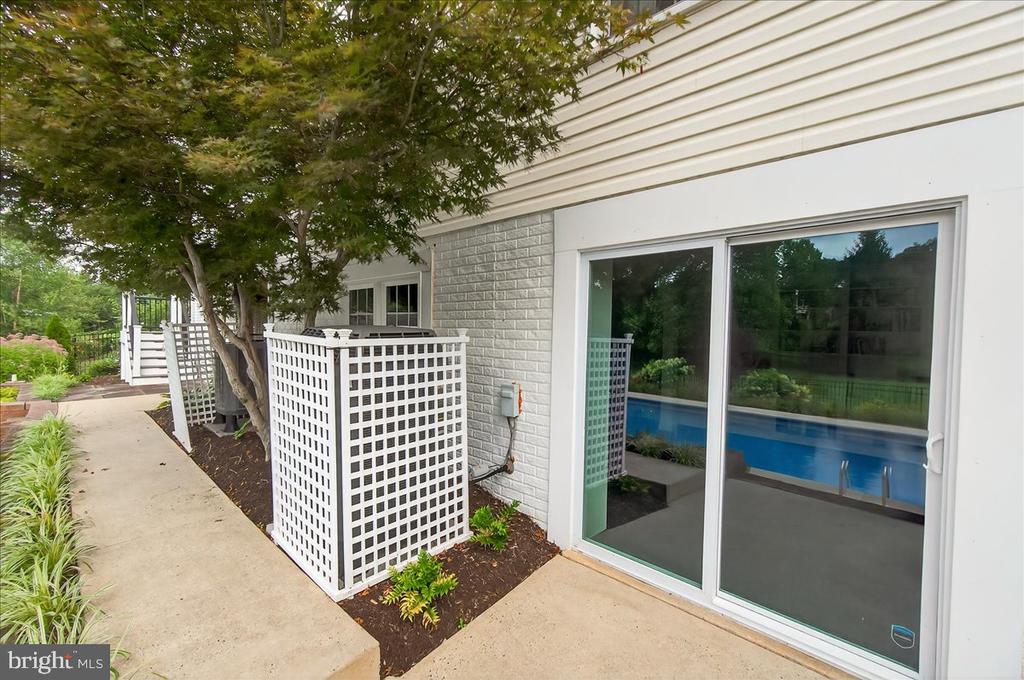 3005 AVERLEY ROAD