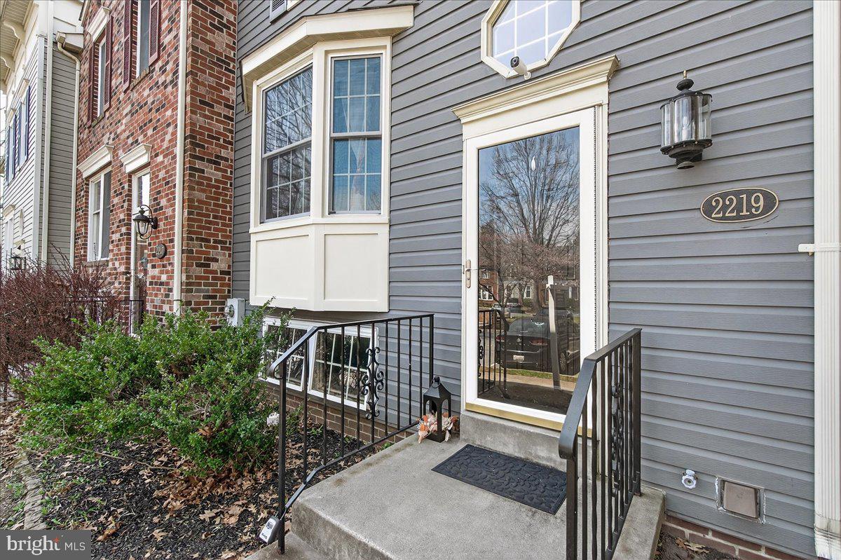 2219 WALLER HOUSE COURT