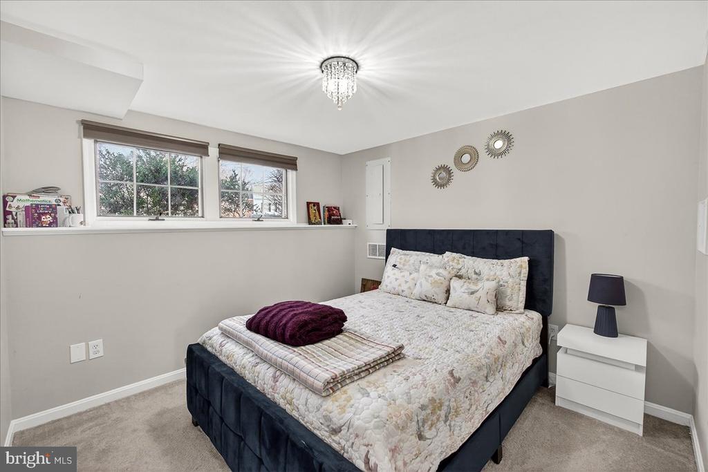 2219 WALLER HOUSE COURT
