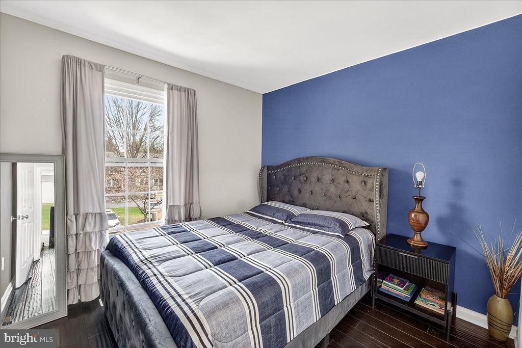 2219 WALLER HOUSE COURT