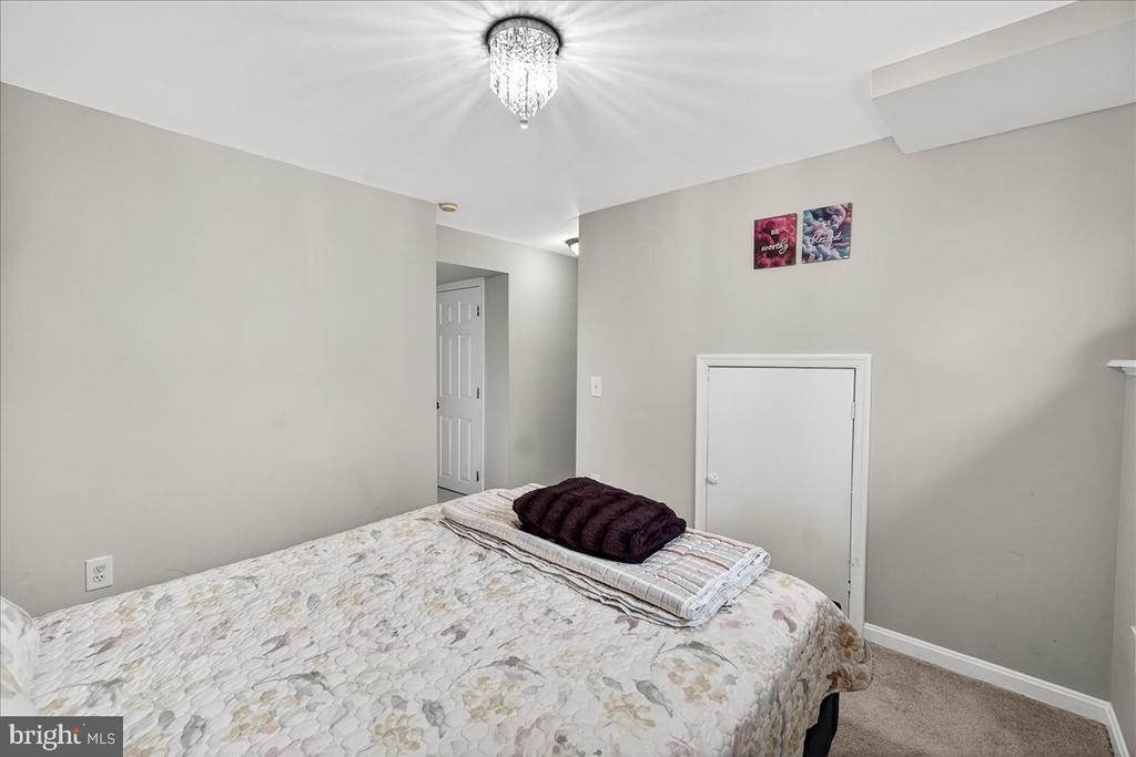 2219 WALLER HOUSE COURT