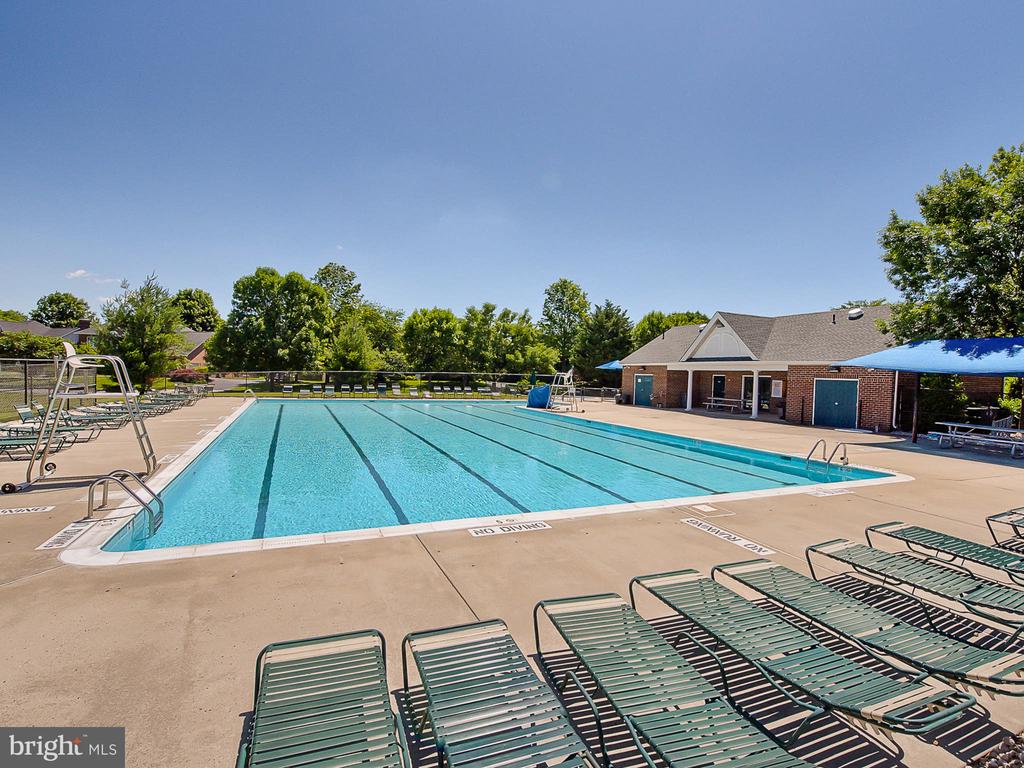 2219 WALLER HOUSE COURT