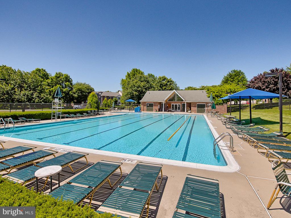 2219 WALLER HOUSE COURT
