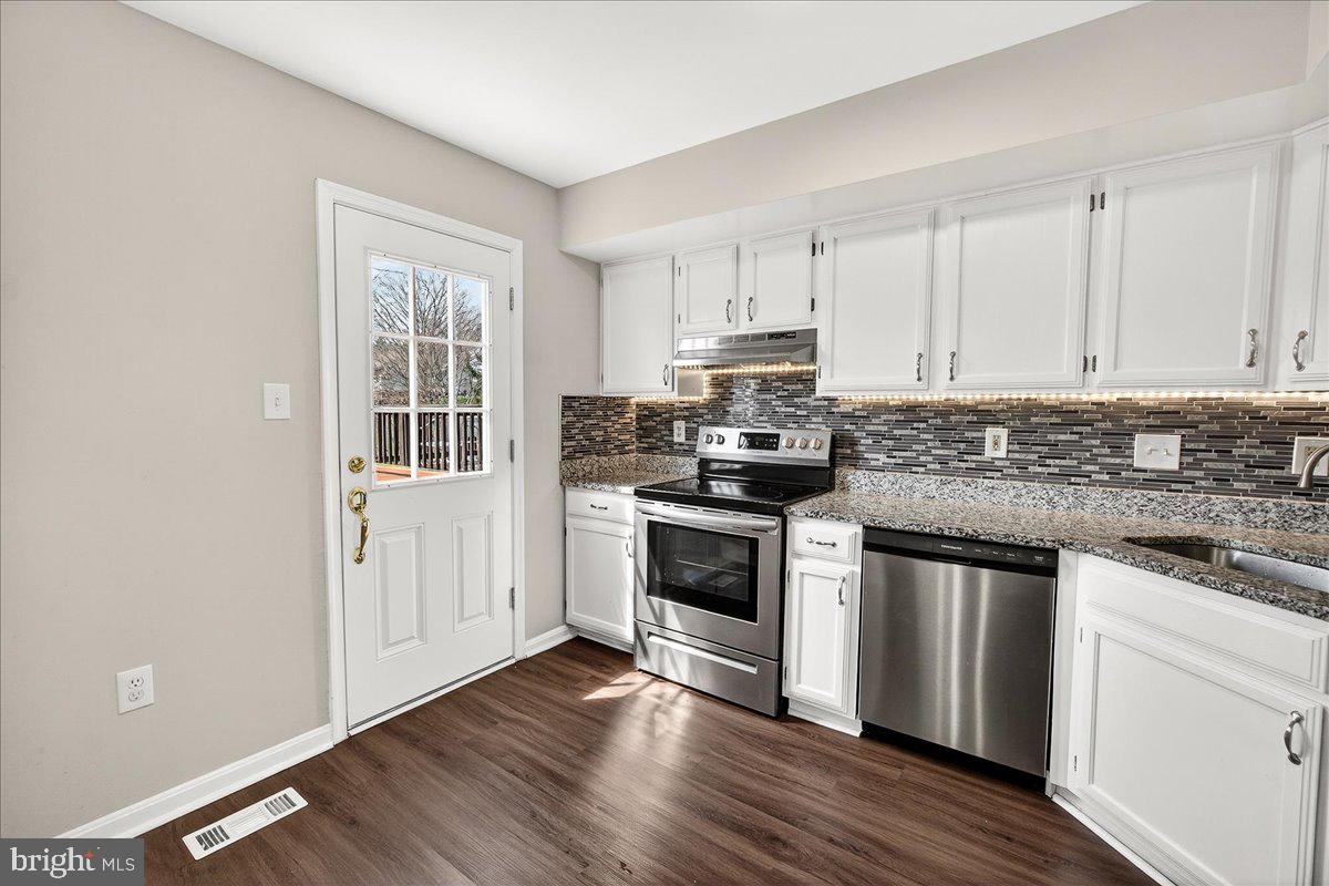 2219 WALLER HOUSE COURT