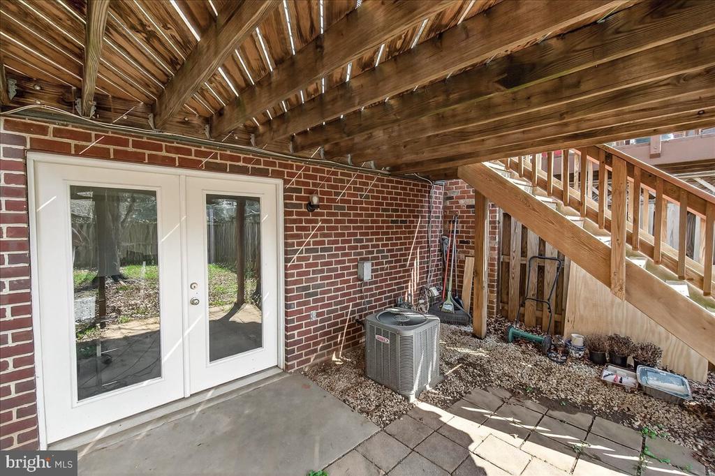 2219 WALLER HOUSE COURT