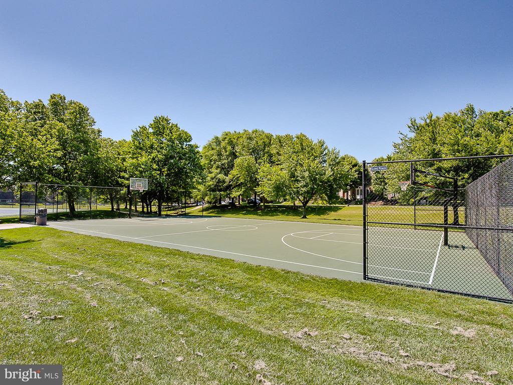 2219 WALLER HOUSE COURT