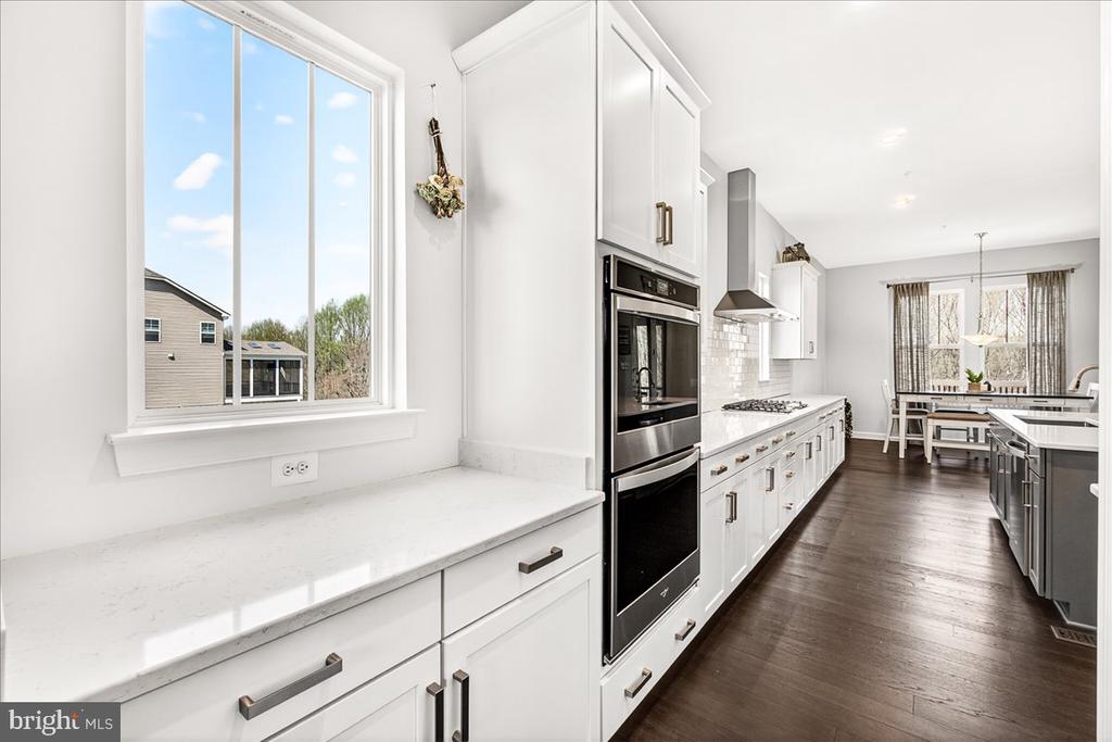 3633 MOLINE COURT