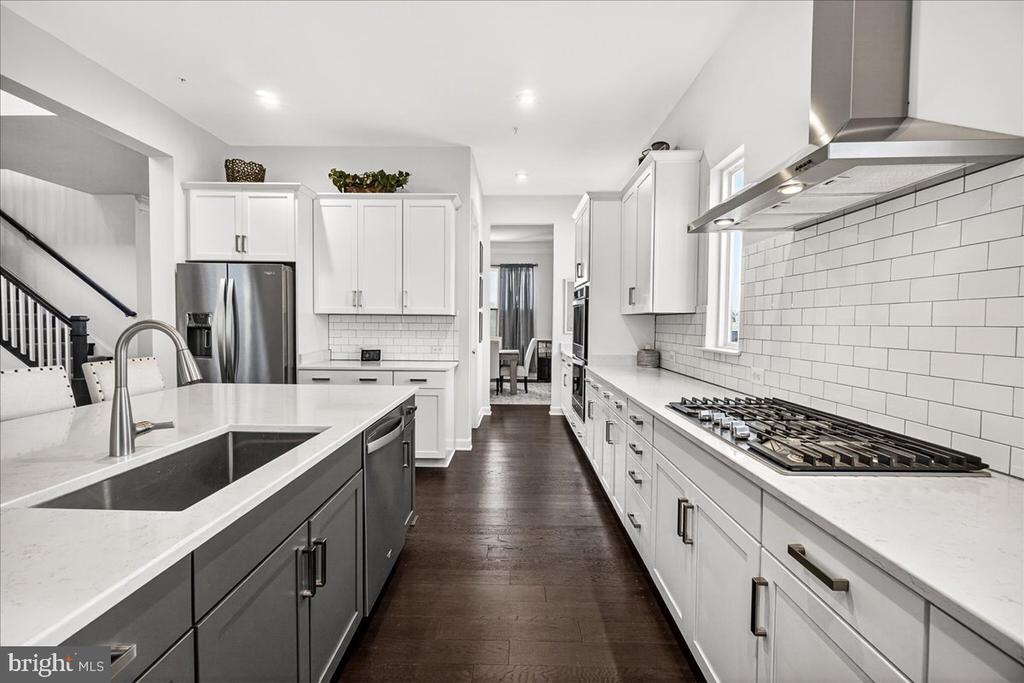 3633 MOLINE COURT