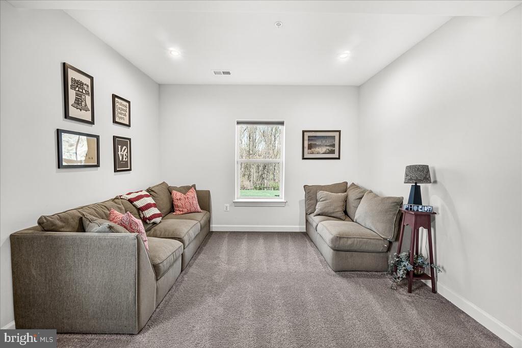 3633 MOLINE COURT