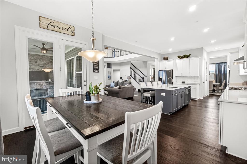3633 MOLINE COURT