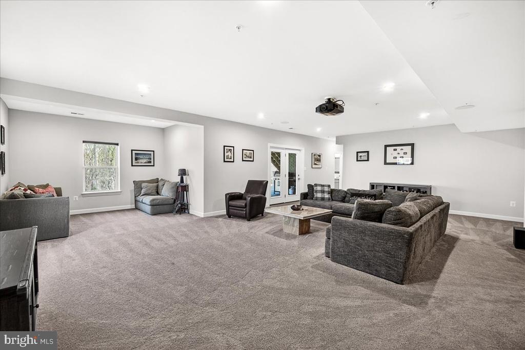 3633 MOLINE COURT