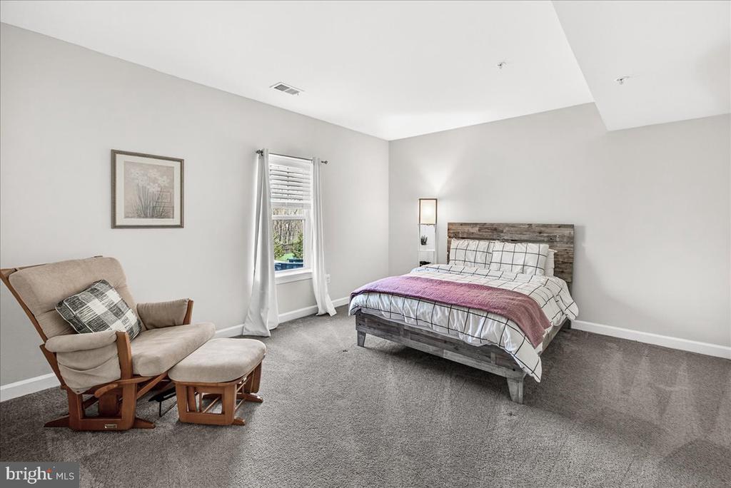 3633 MOLINE COURT