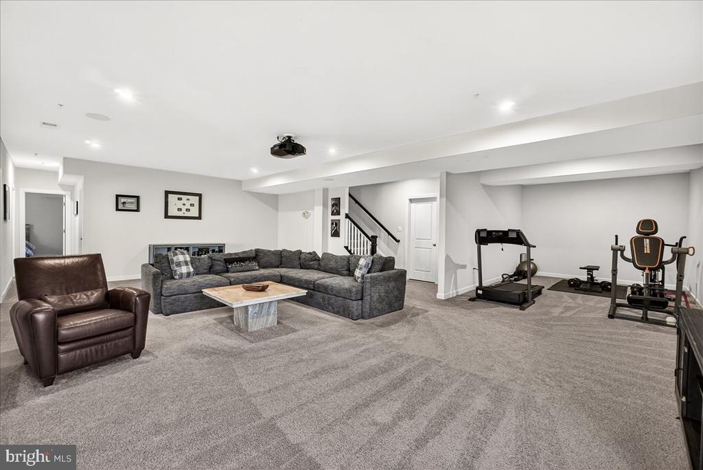 3633 MOLINE COURT