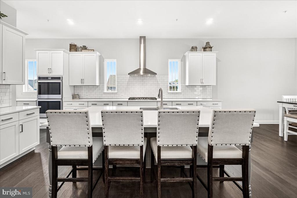 3633 MOLINE COURT