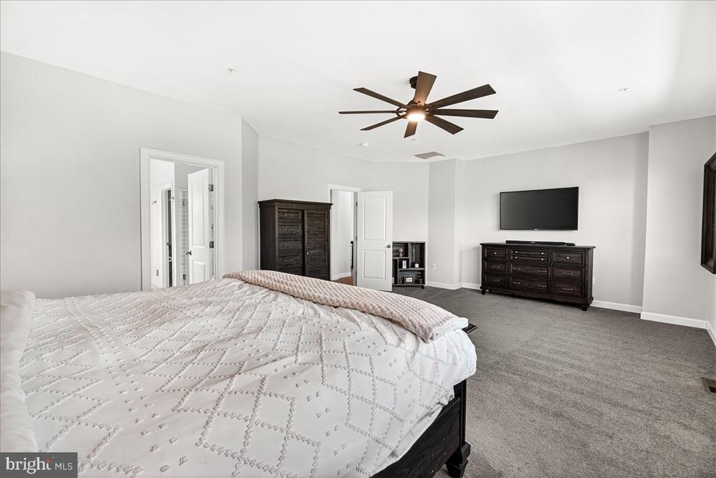 3633 MOLINE COURT