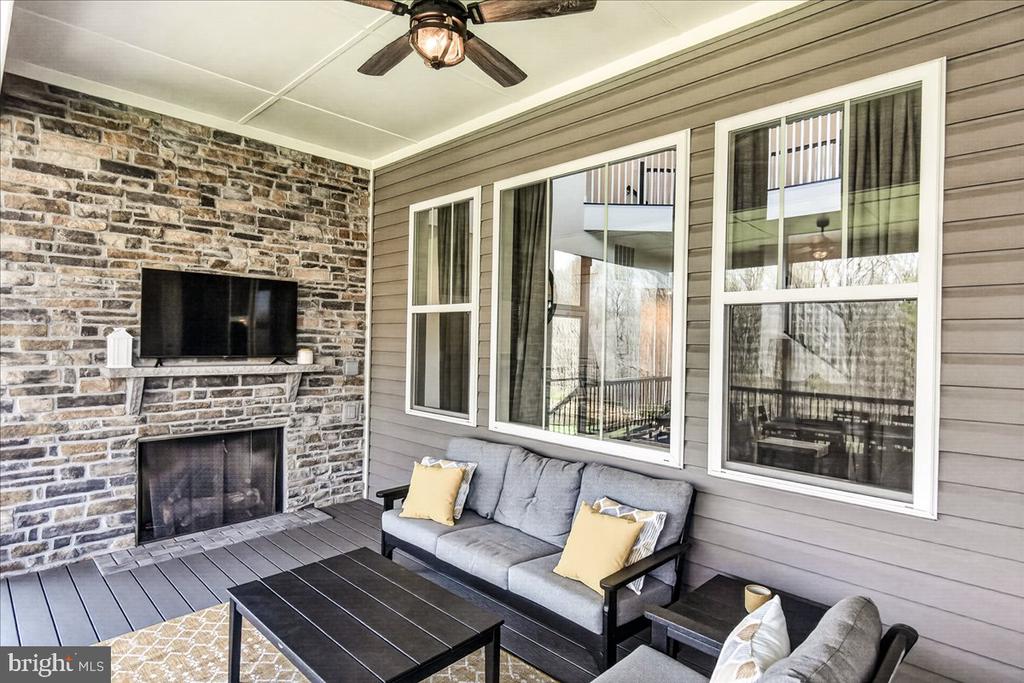 3633 MOLINE COURT