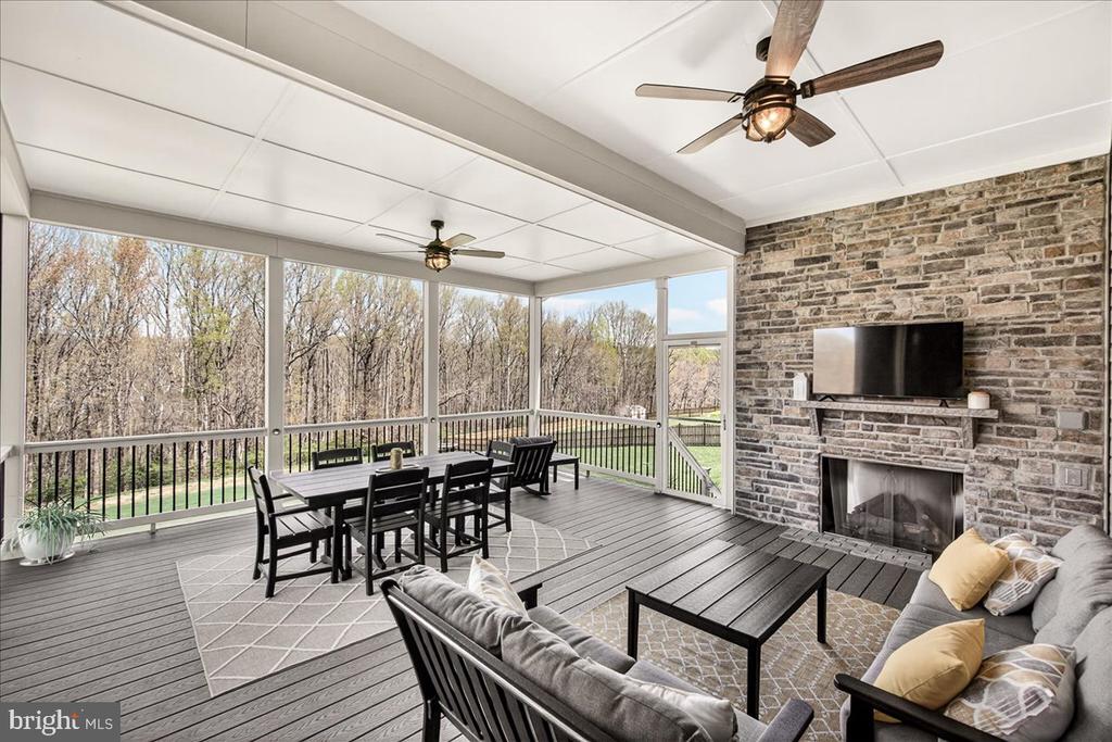 3633 MOLINE COURT