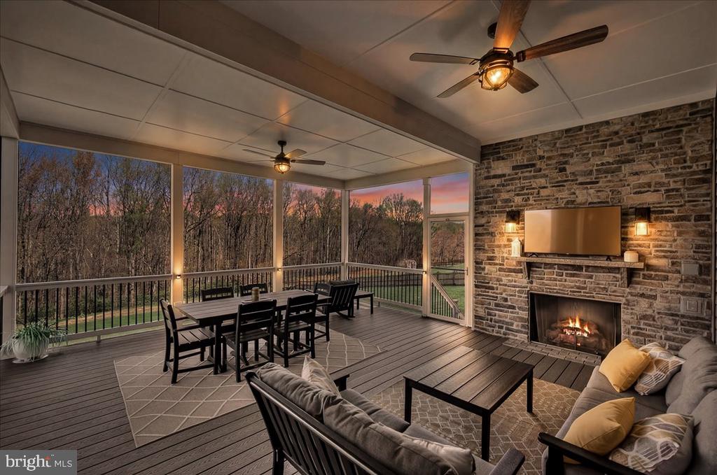 3633 MOLINE COURT