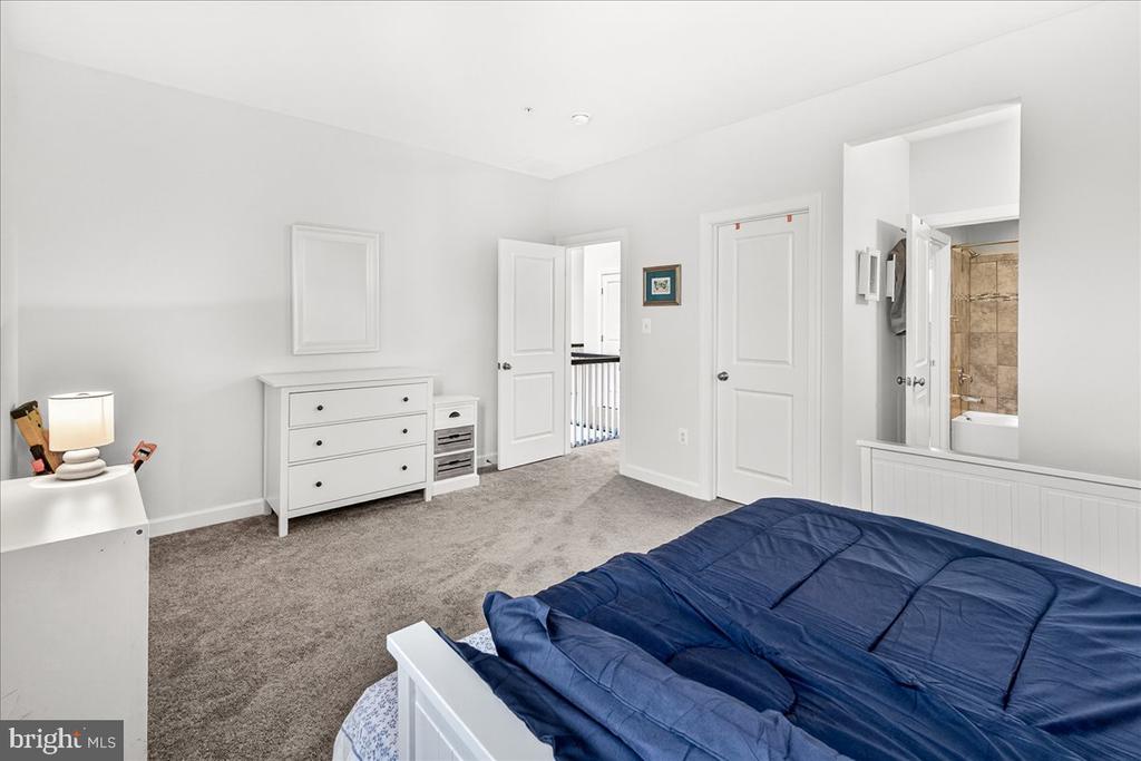 3633 MOLINE COURT