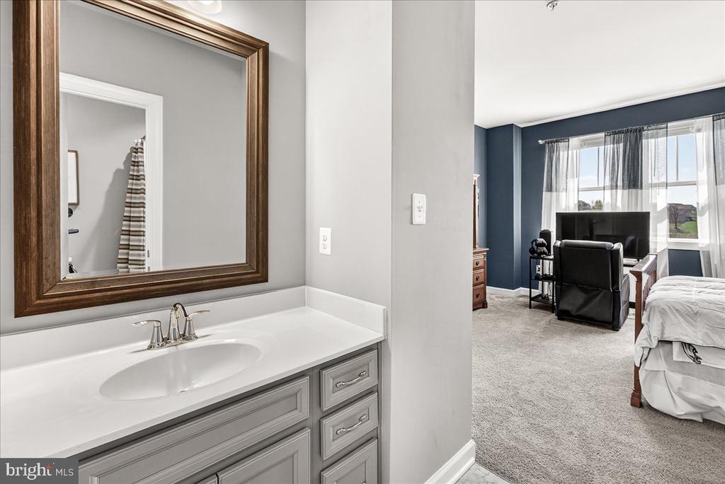 3633 MOLINE COURT