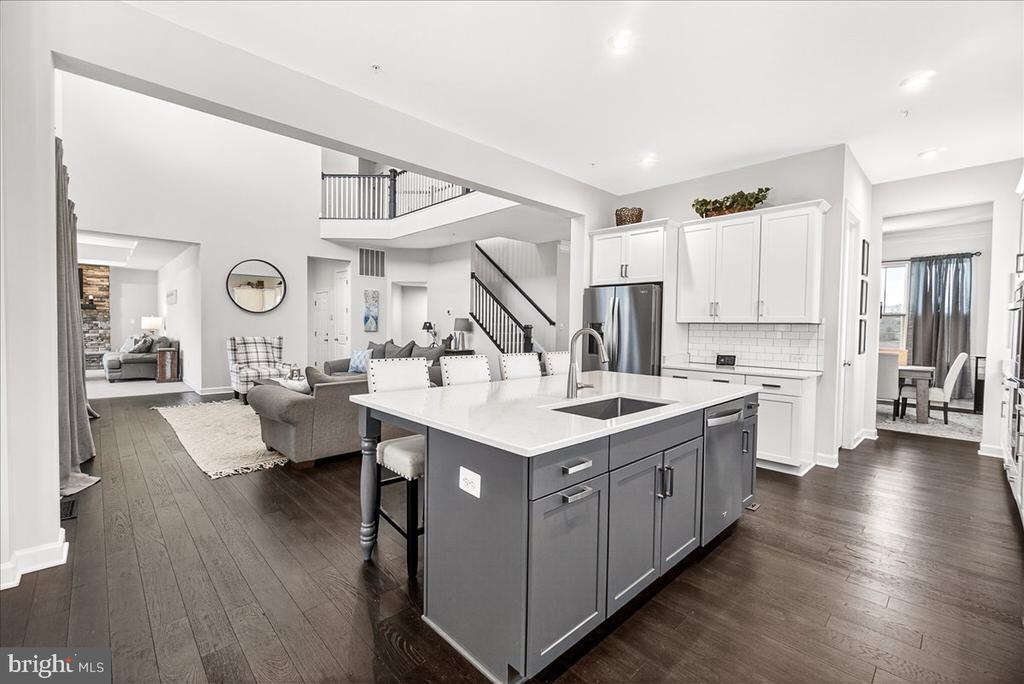3633 MOLINE COURT