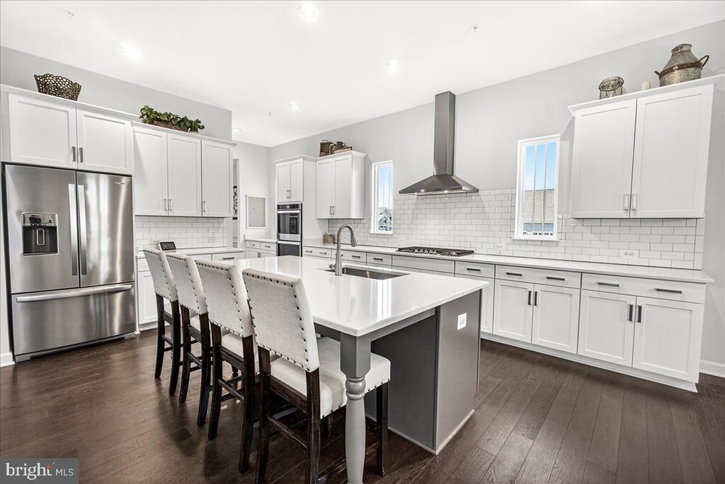 3633 MOLINE COURT