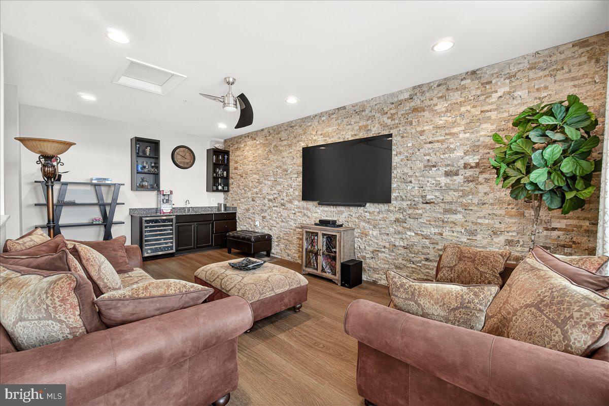 1094 HOLDEN ROAD