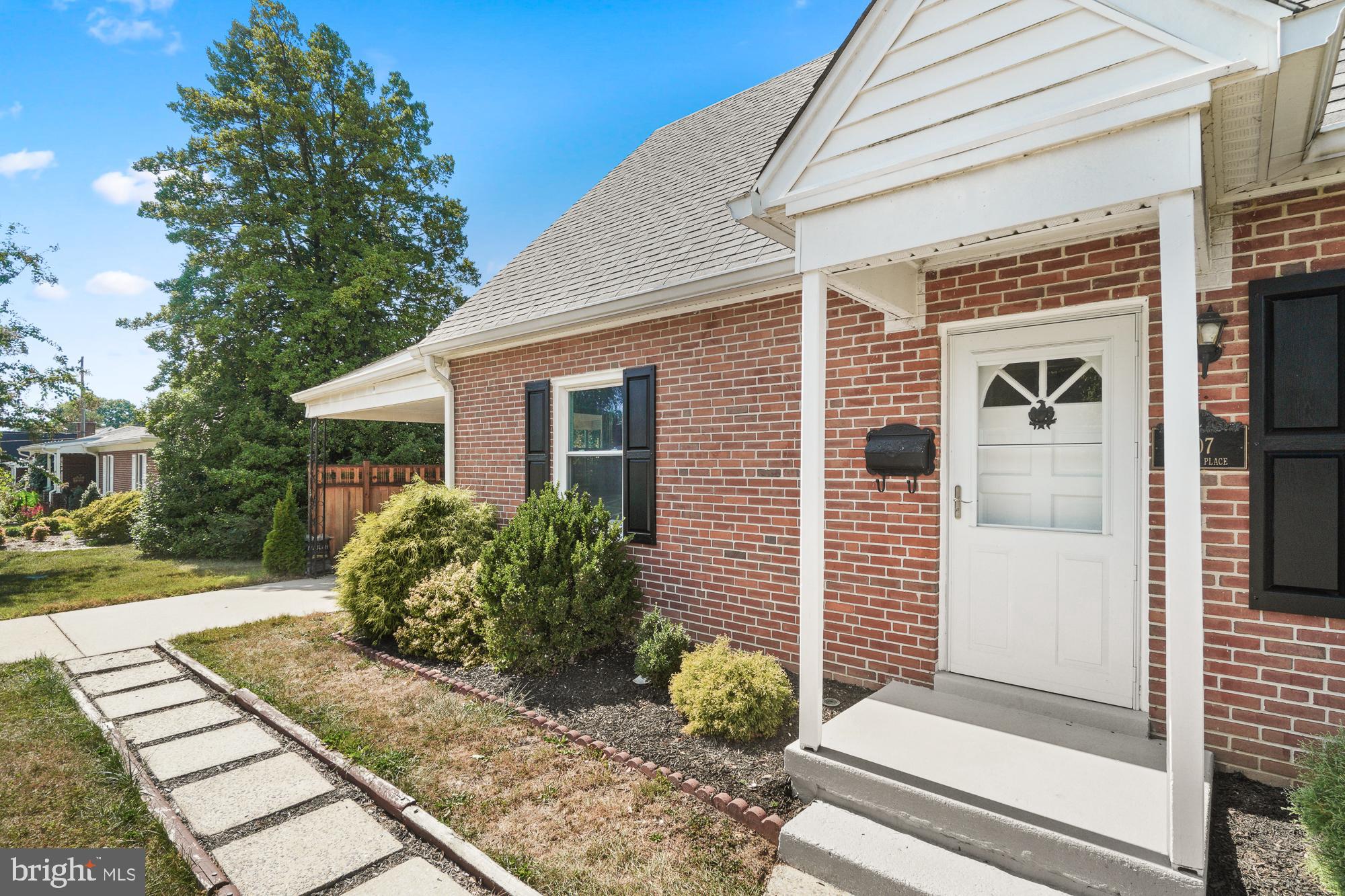 607 GRANT PLACE