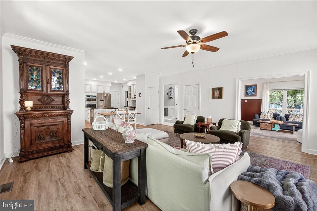 3073 LINDSEY COURT