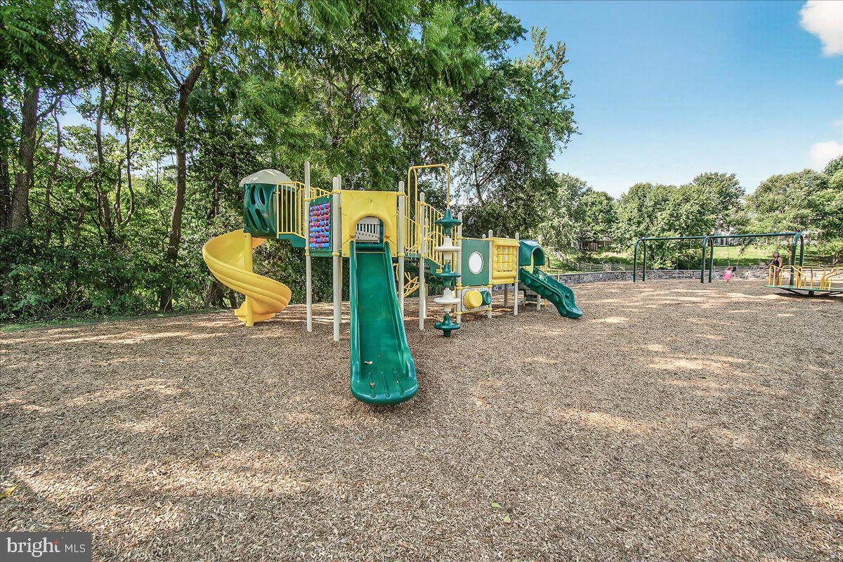 3073 LINDSEY COURT