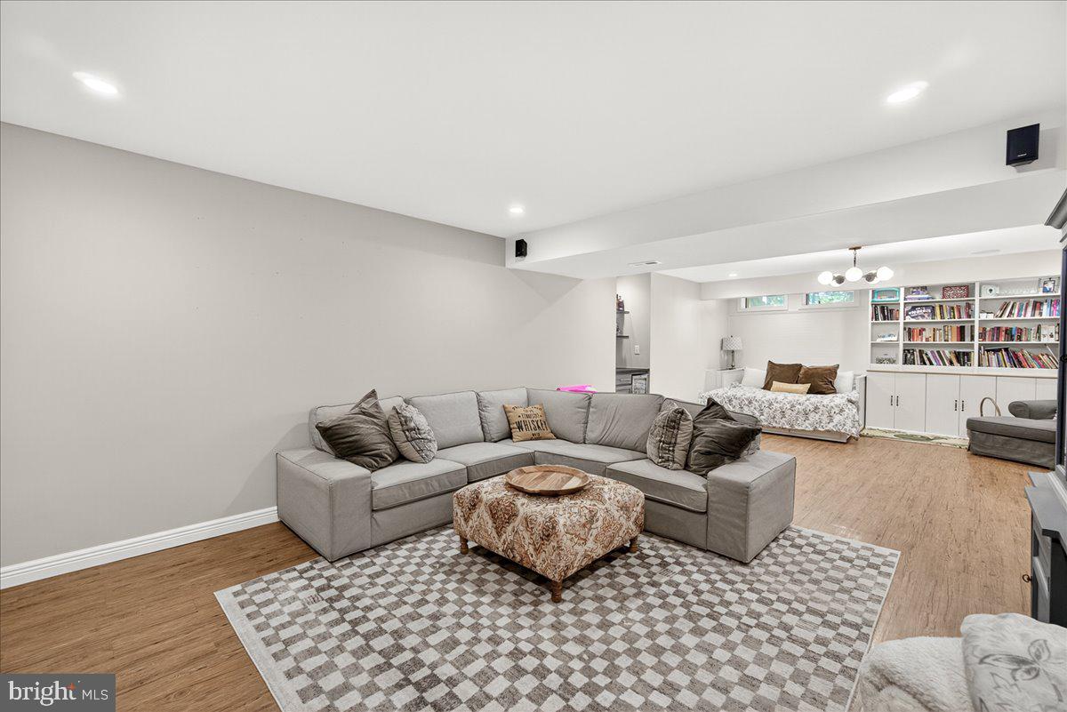 3073 LINDSEY COURT