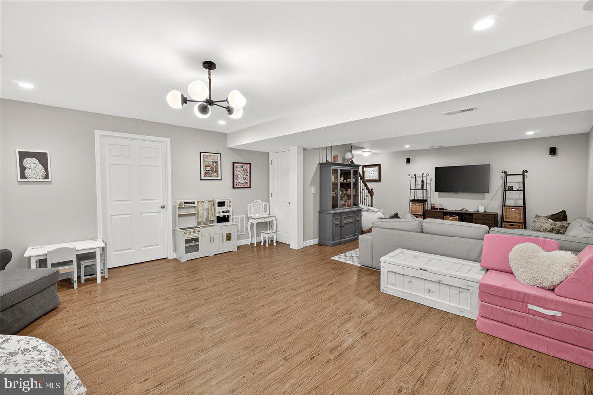 3073 LINDSEY COURT
