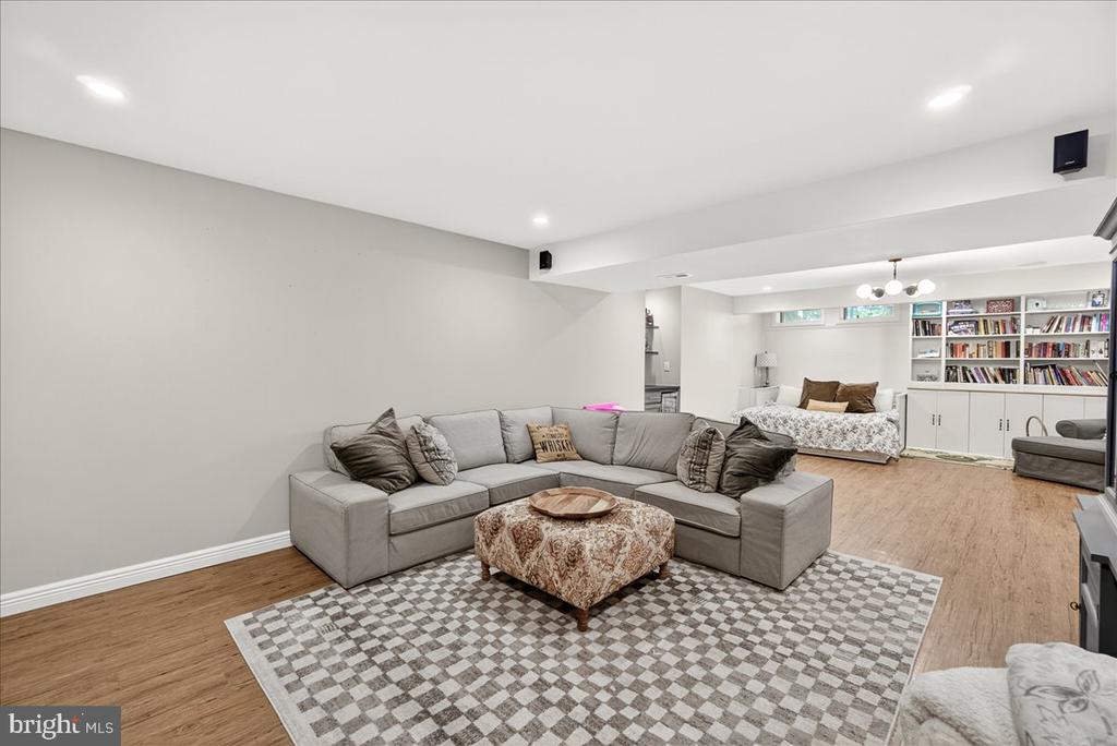 3073 LINDSEY COURT