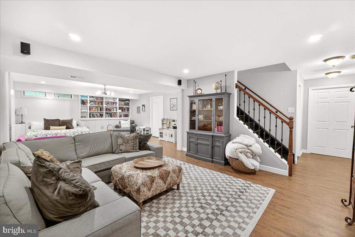 3073 LINDSEY COURT