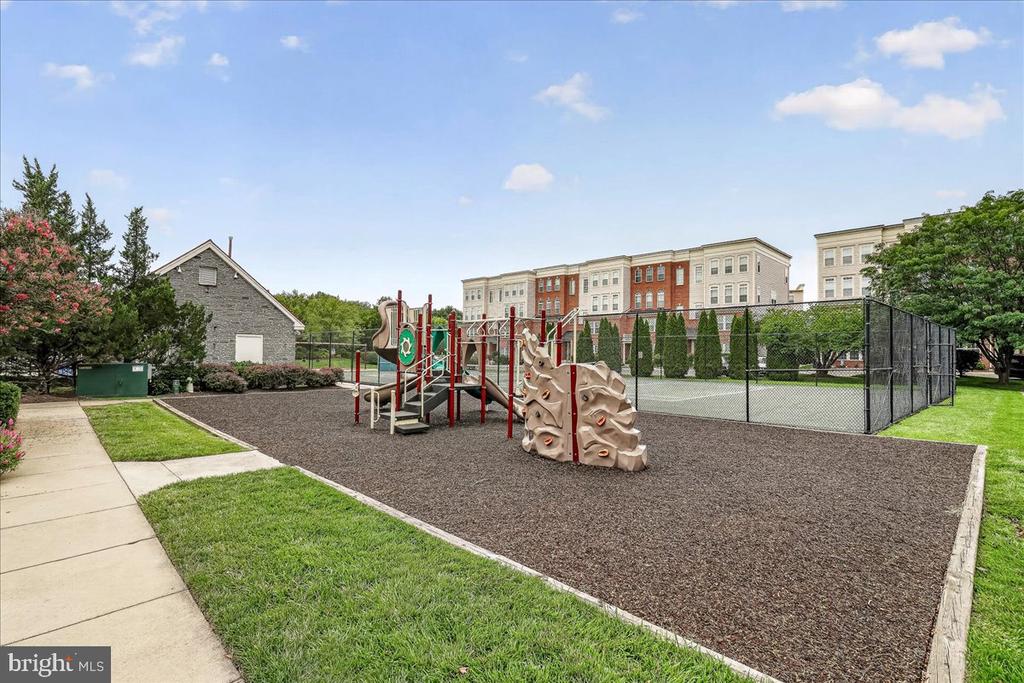 1794 POOLSIDE WAY Unit: 24-B