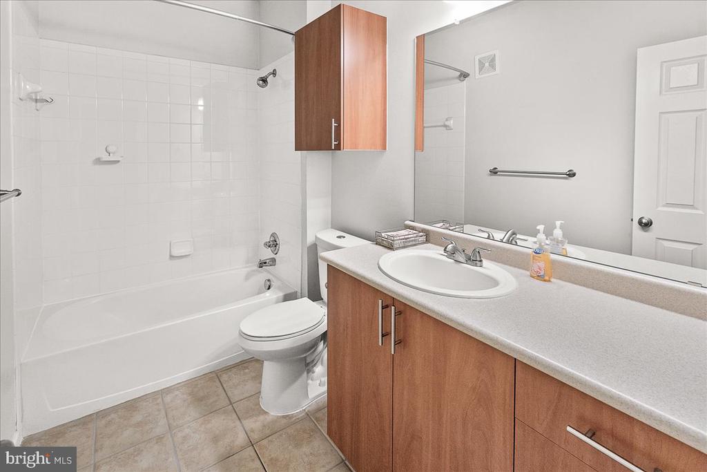 19617 GALWAY BAY CIRCLE 402
