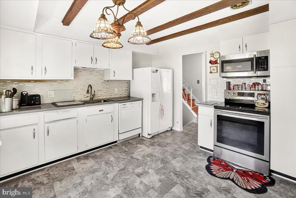 14208 LONDON LANE