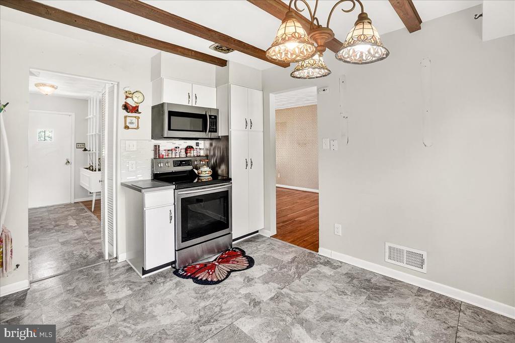 14208 LONDON LANE