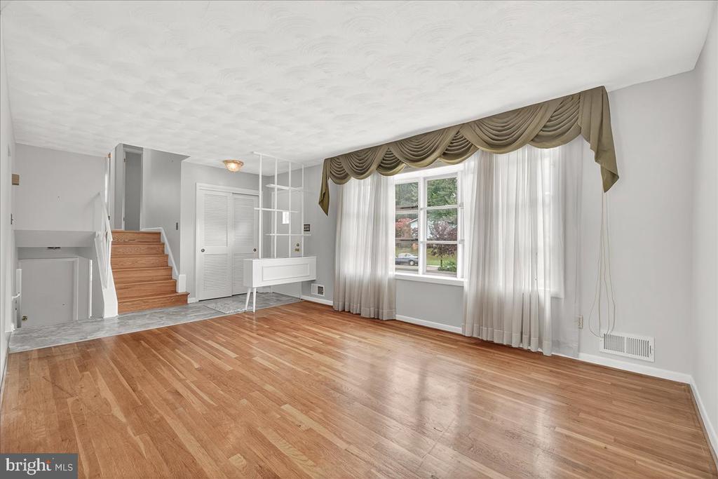 14208 LONDON LANE