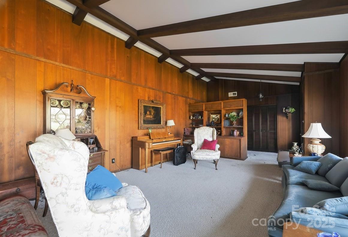 609 S Country Club Drive